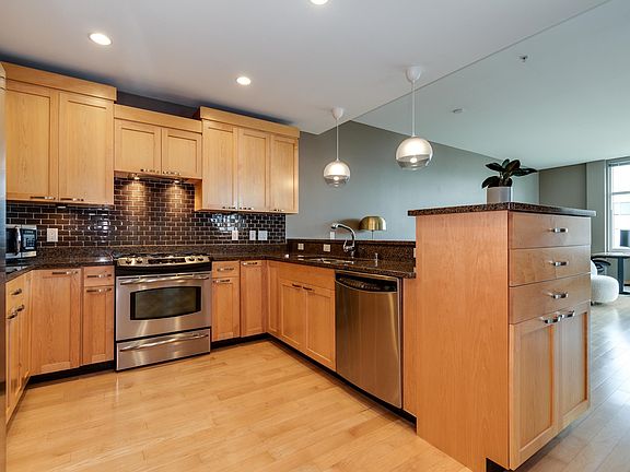 5th image of 309 W Washington Ave Unit 815