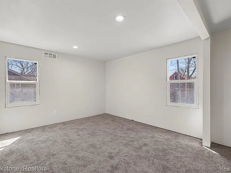 5533 Sheridan St — Photo 20
