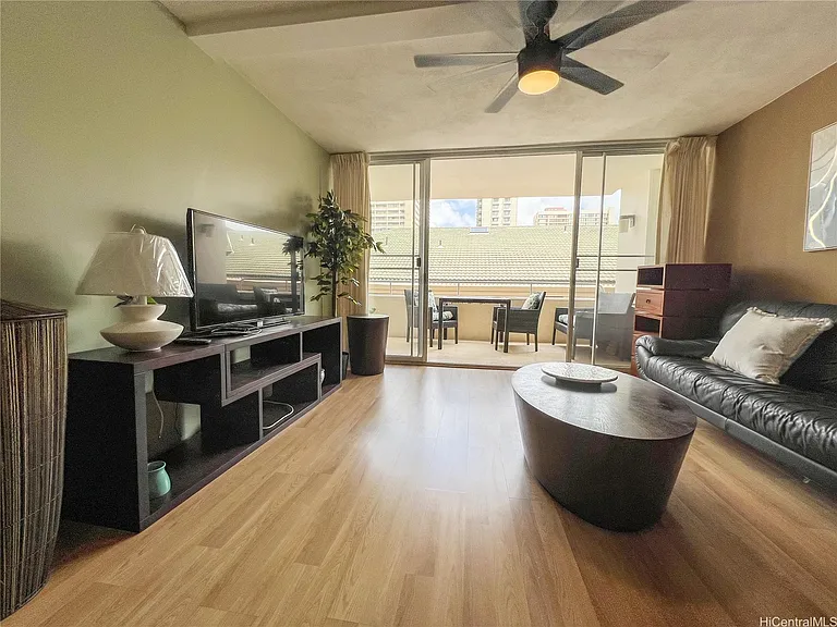 430 Kaiolu St #807 — Photo 15
