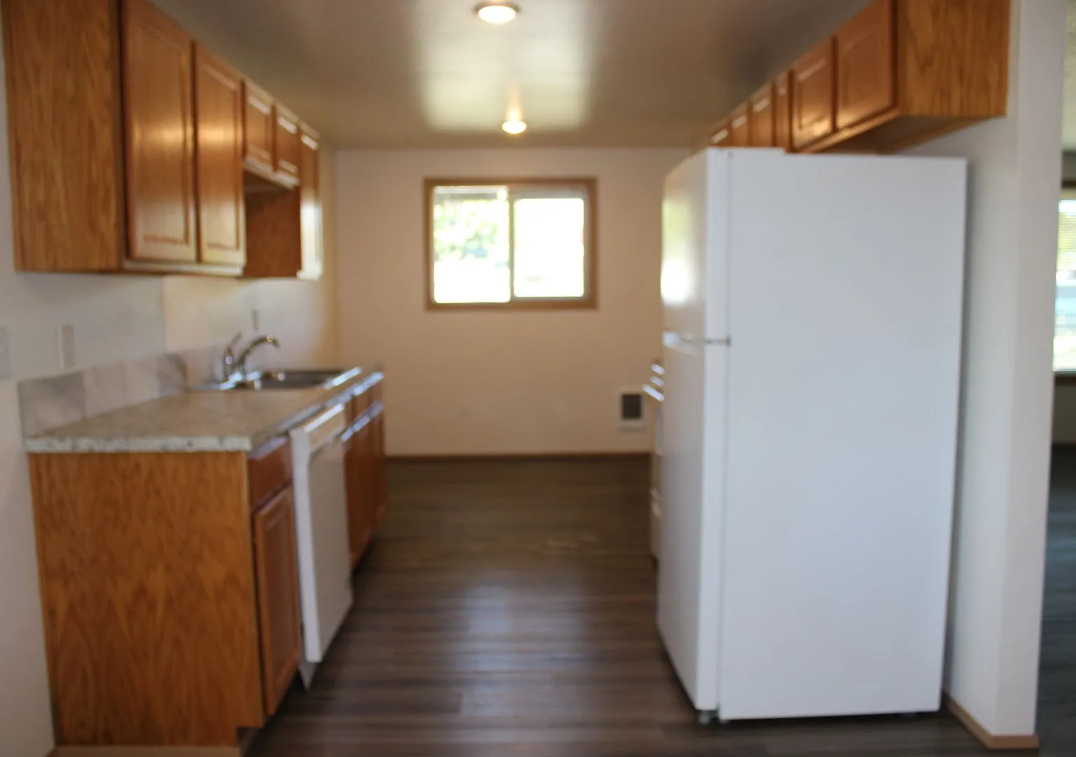 4 bedroom 2 bath house, large backyard — Photo 3