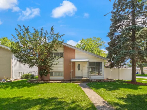 611 N Iowa Ave, Villa Park, IL 60181