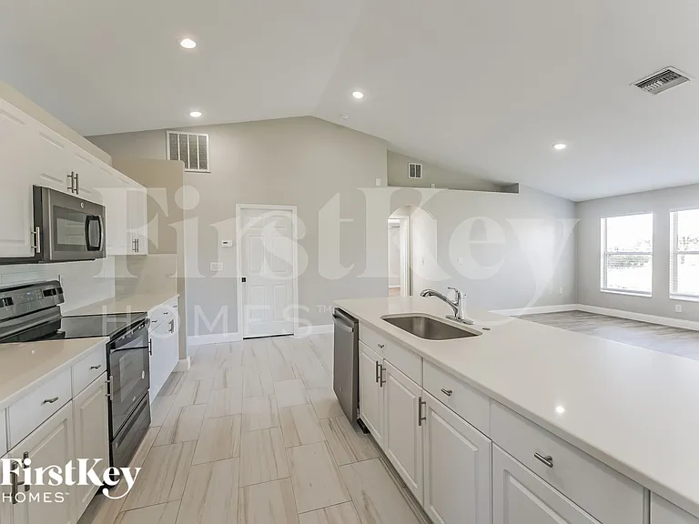 2519 NW 7th St — Photo 10
