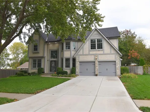 13745 S Blackfoot Dr, Olathe, KS 66062