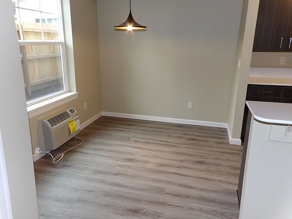 4th image of 690 SE 5th Ave APT 102
