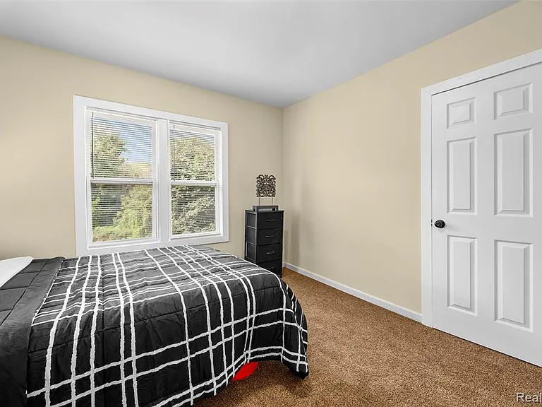 3196 Helen St — Photo 25
