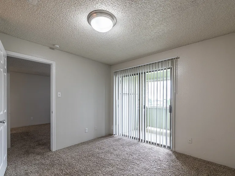Palisades Park Apartments — Photo 41