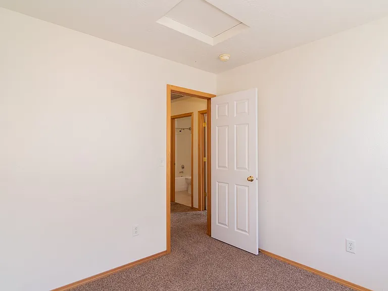 3122 Meadow Glen Ln — Photo 10
