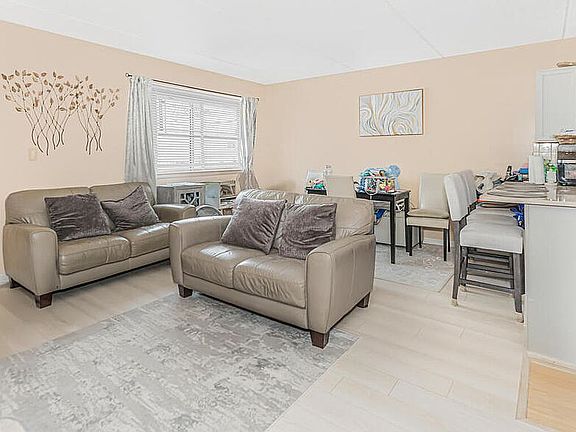 2nd image of 624 Leland Ave