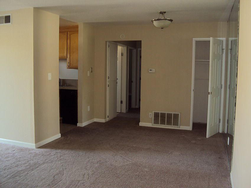 2nd image of 4533 Palm Ave APT 4