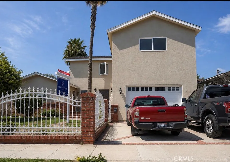 8412 Noble Ave