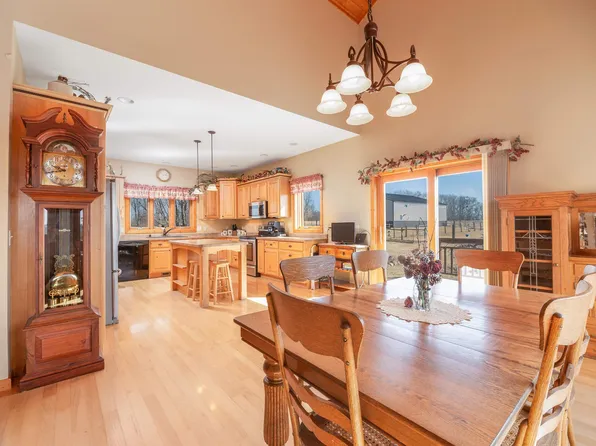 W10956 Port Rd, Reeseville, WI 53579