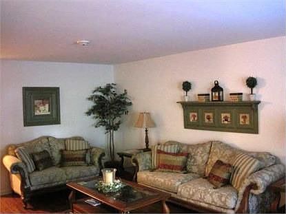 5th image of 32 Country Club Ln