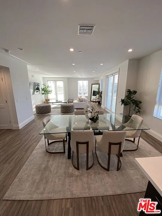 2 bed, 2.5 bath, 1364 sqft, $6,800 — Photo 3