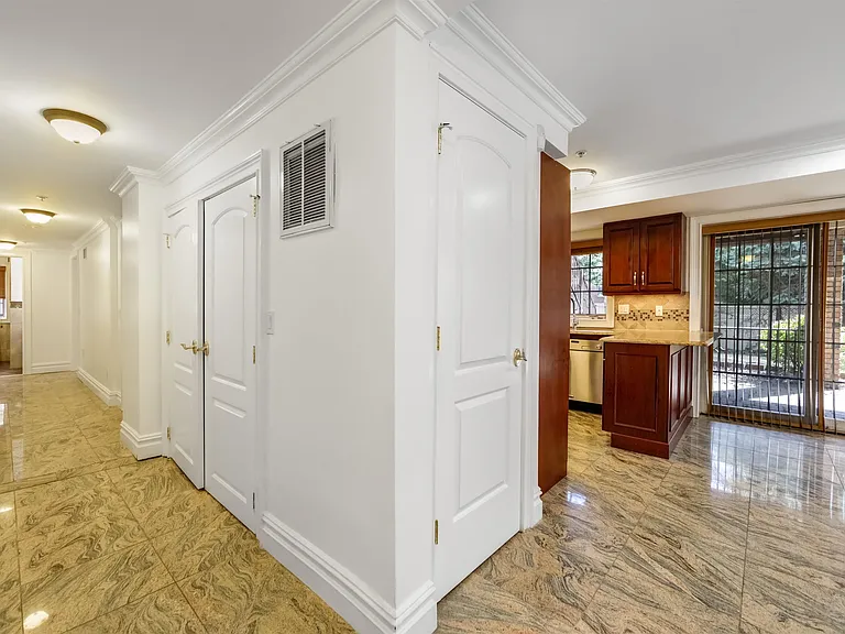 2132 Linwood Ave #C — Photo 8