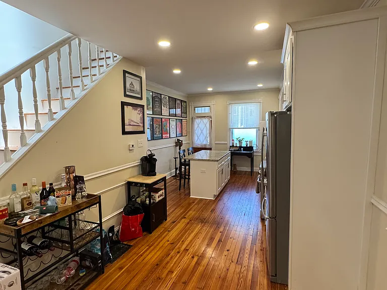 715 S Linwood Ave — Photo 2