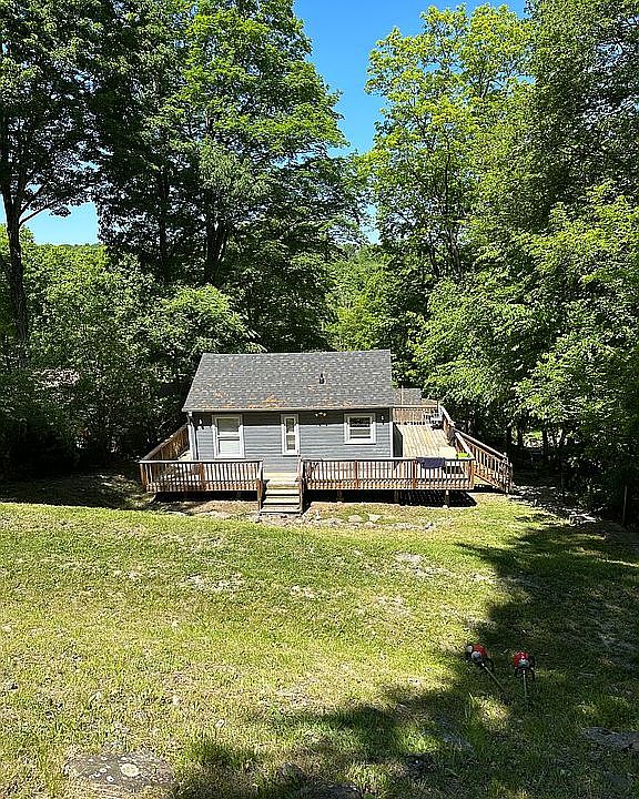 1st image of 19 Lake Claire Dr