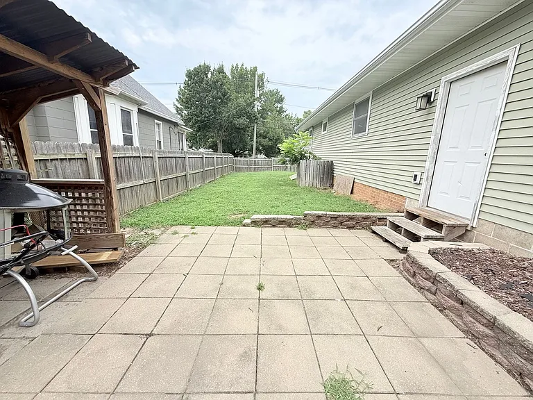 1612 N Roosevelt Ave — Photo 13