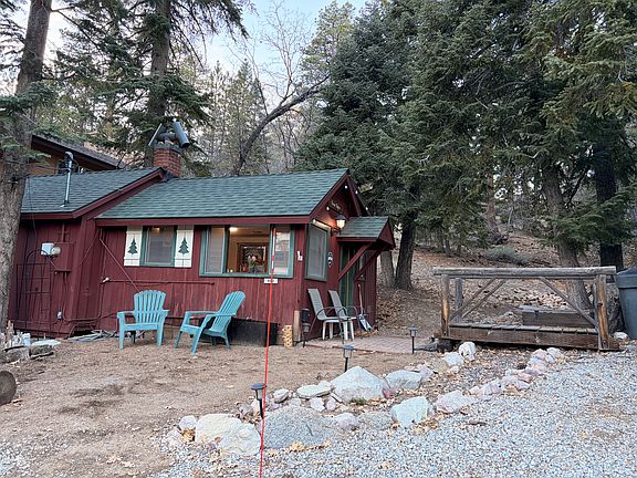 3rd image of 960 Cameron Dr