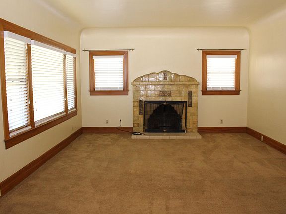 5th image of 2618 N Van Ness Blvd