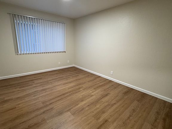 4th image of 926 Tamarack Ln #5