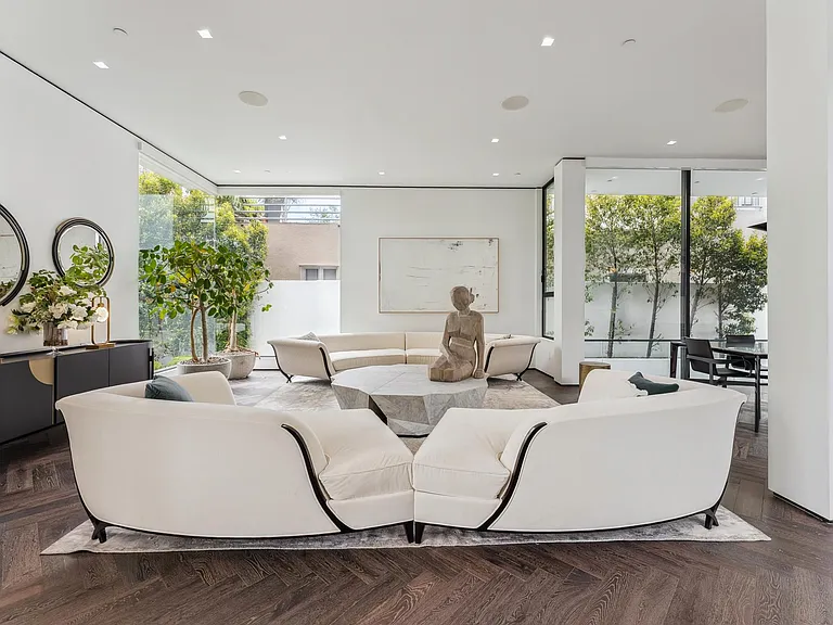 213 S La Peer Dr — Photo 6