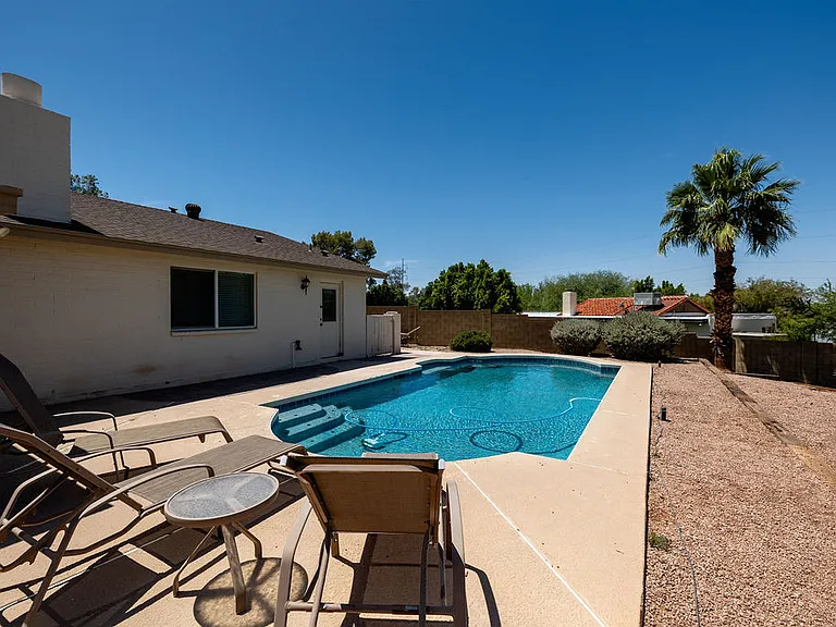 802 E Caribbean Ln — Photo 23