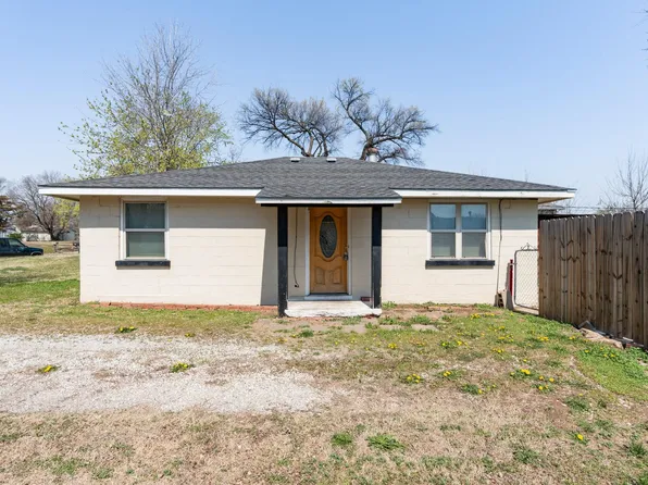 615 N Blaine St, Wellington, KS 67152