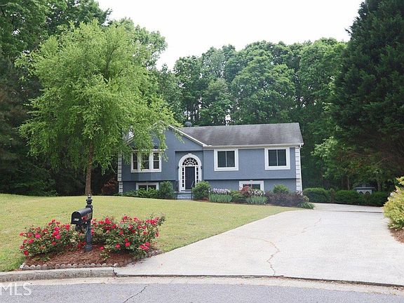 2nd image of 620 Heritage Woods Dr