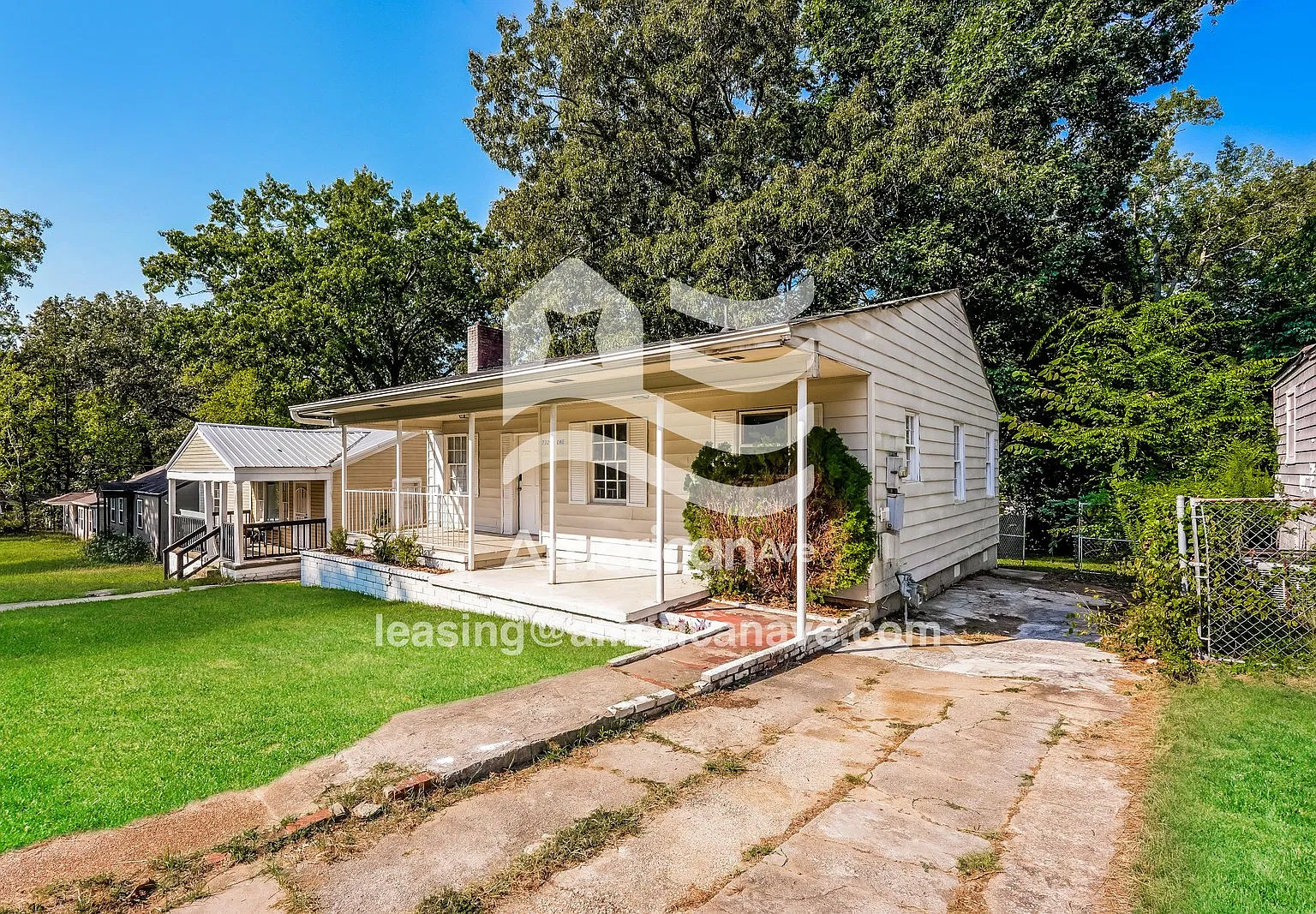 2 bed, 1.0 bath, 892 sqft, $872 — Photo 2