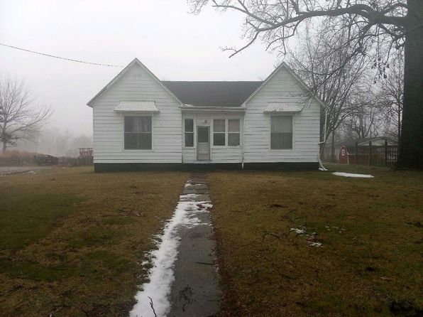 305 W Main St, Oakland, IL 61943