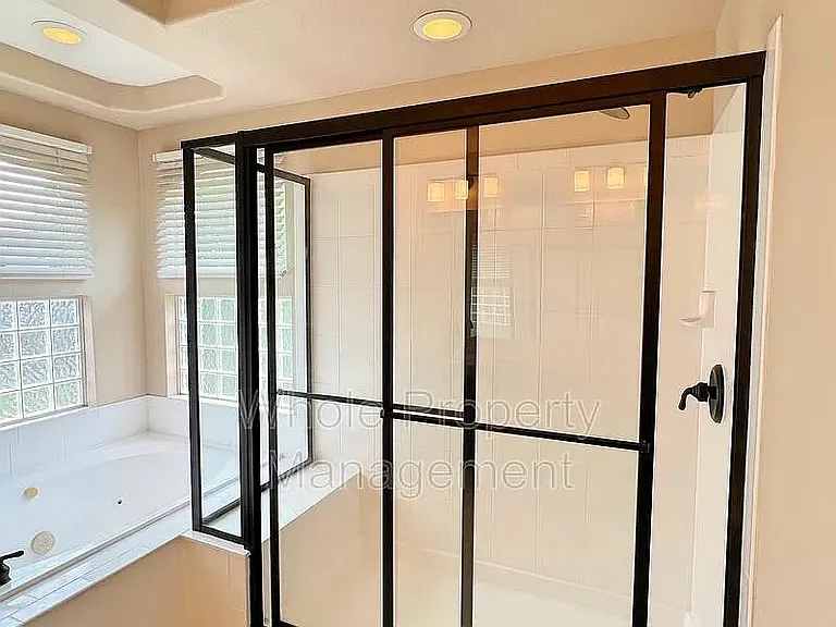 Shower(master bedroom)