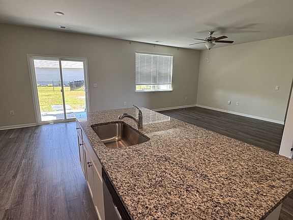 4th image of 128 Shucking St