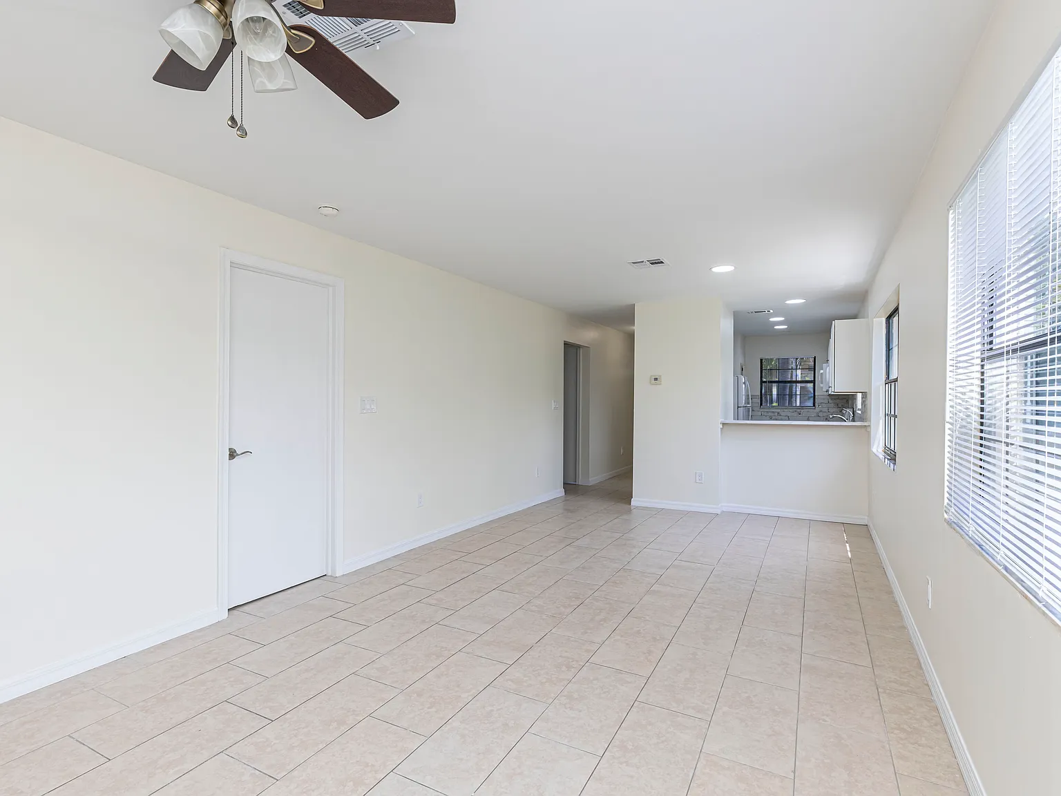 2 bed, 806 sqft, $1,700 — Photo 4