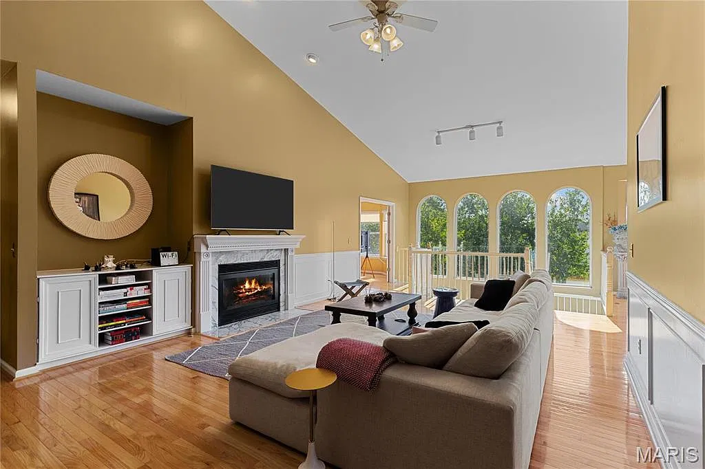 4 bed, 3.0 bath, 2135 sqft, $3,000 — Photo 4