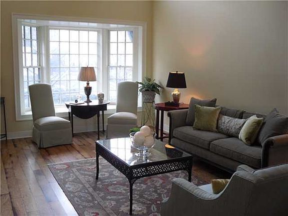 4th image of 242 E Gay St #Townhouse 31
