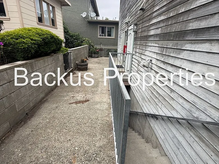 Laine St 529 — Photo 2