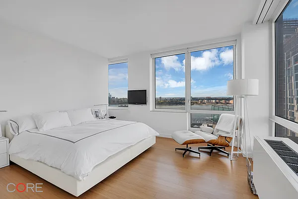 Rented by CORE | media 5