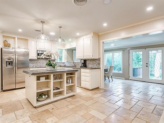 3rd image of 4055 Hildring Dr E