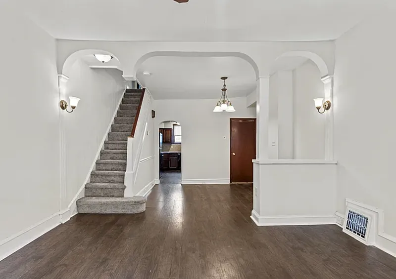 3 bed, 1.0 bath, 980 sqft, $1,600 — Photo 3