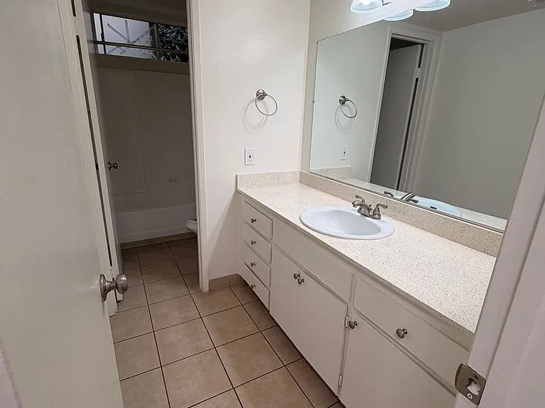 Portofino Apartments — Photo 9