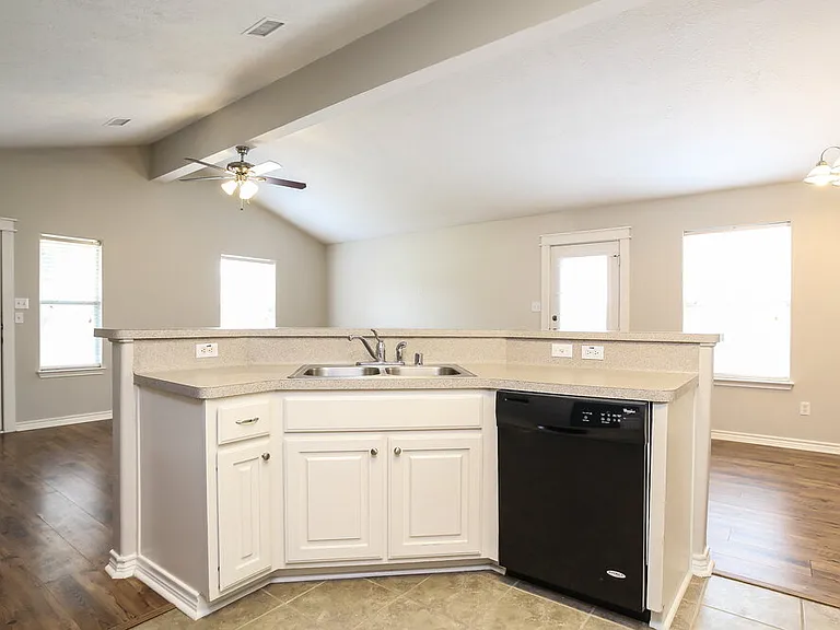 4723 Comal River Loop — Photo 4