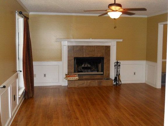 3rd image of 225 Creekview Cir