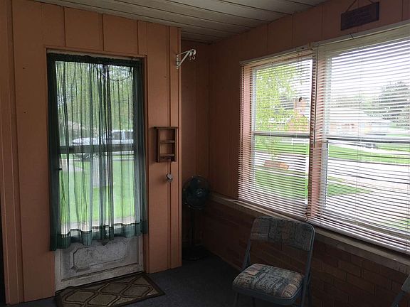 5th image of 589 Groveland St