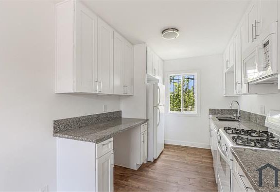 5th image of 1212 W 107th St APT 12