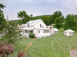 1668 Old Wolf Creek Rd, Narrows, VA 24124