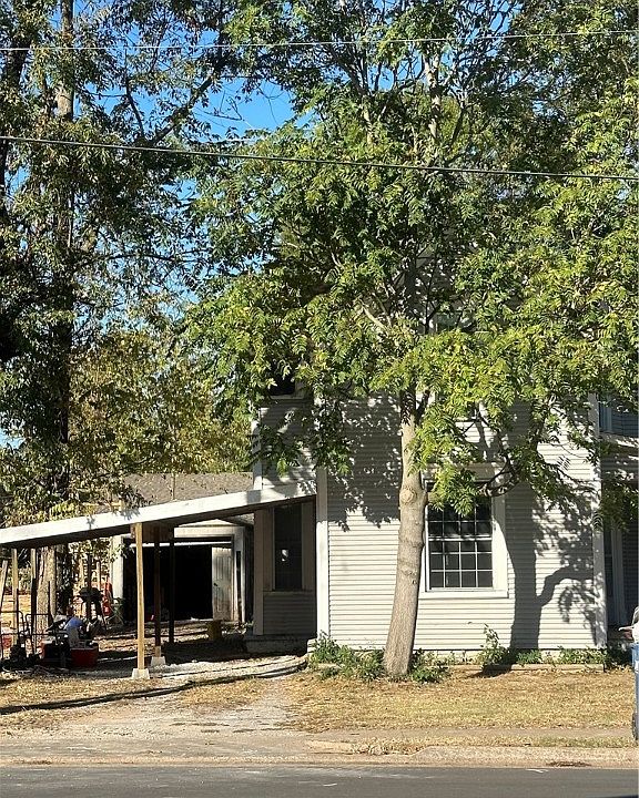 1st image of 701 SW 2nd St
