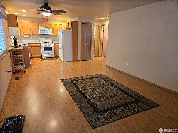 2nd image of 3121 167th St NE