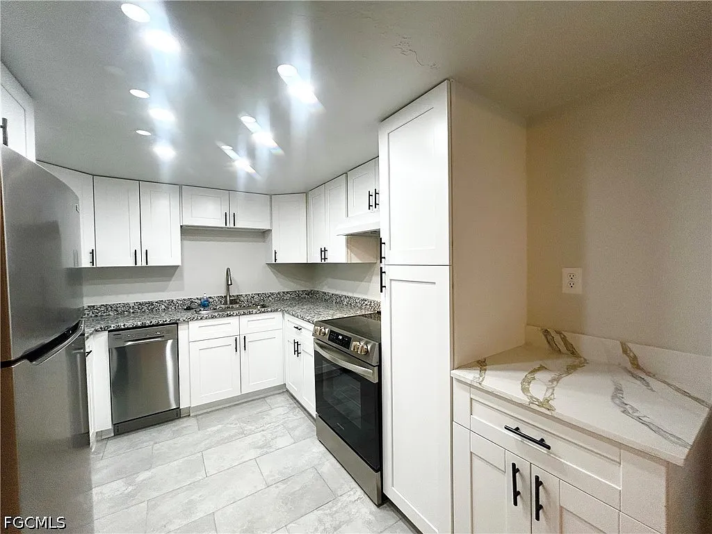 2 bed, 2.0 bath, 917 sqft, $1,400 — Photo 3