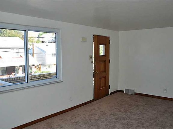 4th image of 315 & 317 Bracken St