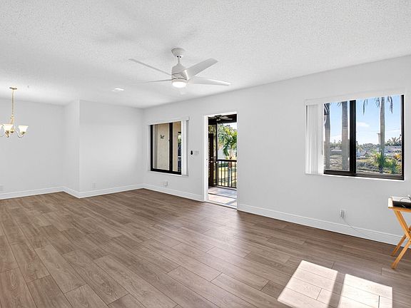 5th image of 427 Pine Glen Lane #C2